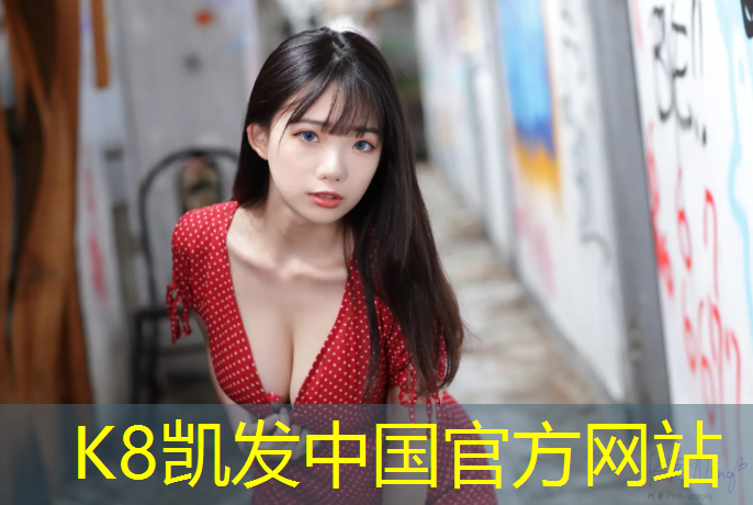 K8凯发国际官方网站：在瑜伽垫上做运动穿鞋